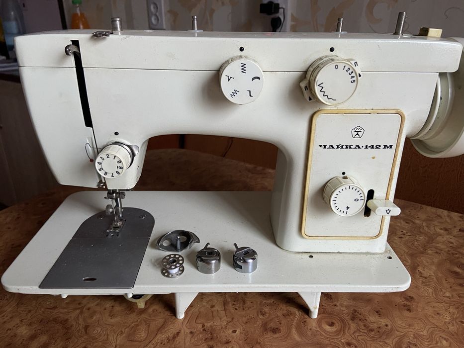 Швейная машинка Чайка