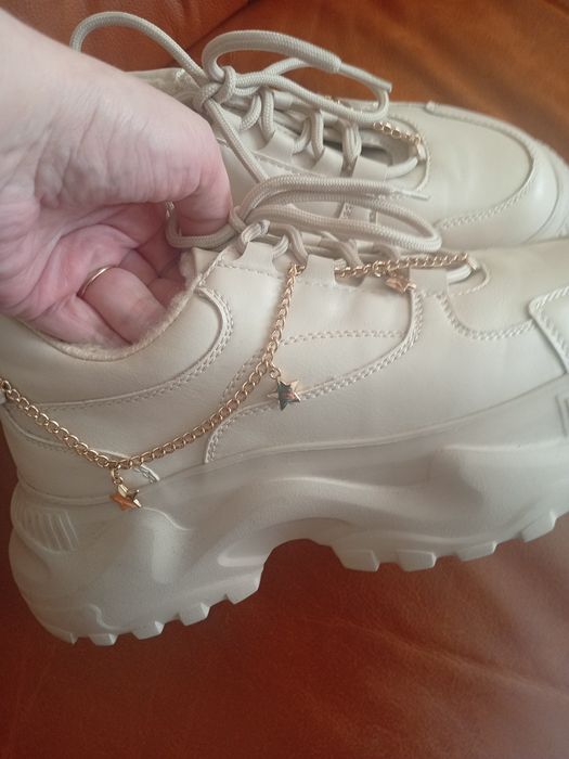 Sneakersy na platformie