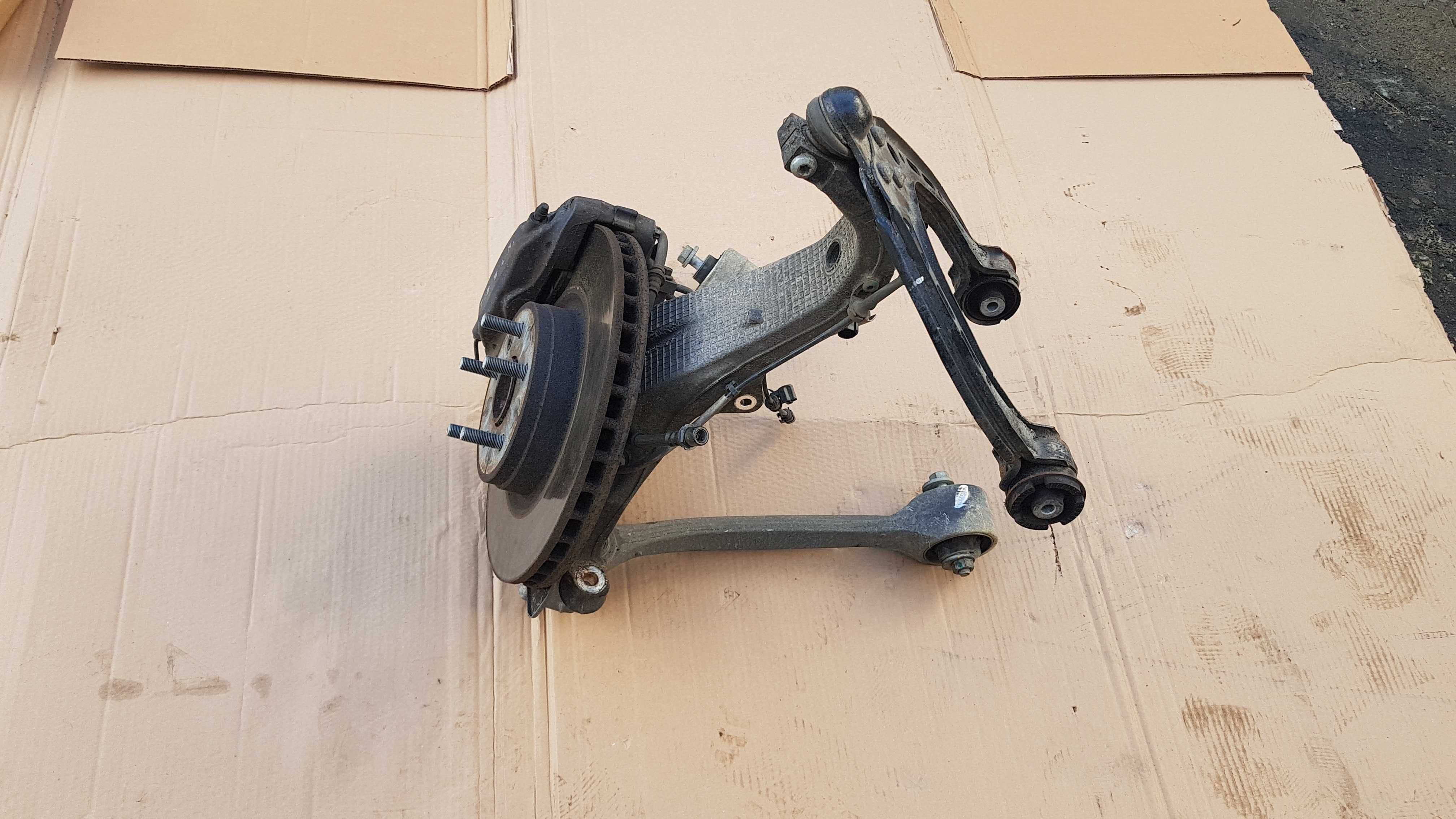 Поворотний кулак передній правий Tesla S P85 12р- 6007018-00-C