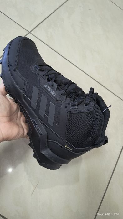 ОРИГІНАЛ Кросівки Adidas Goretex HP7401 US 10 28 см чорні  осінь зима