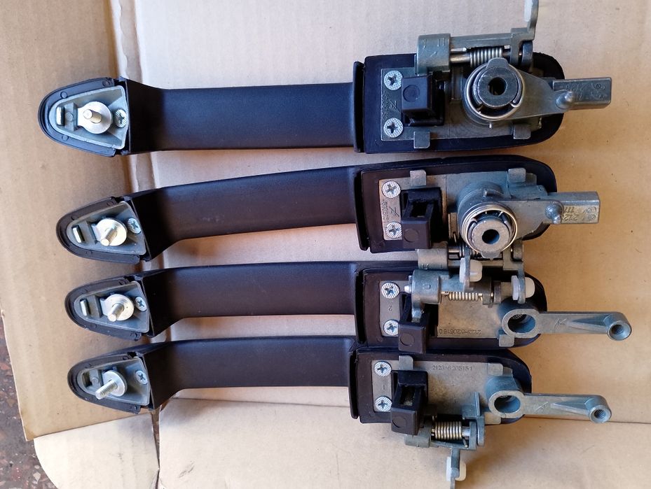 Продам комплект наружных ручек Нива Шевроле