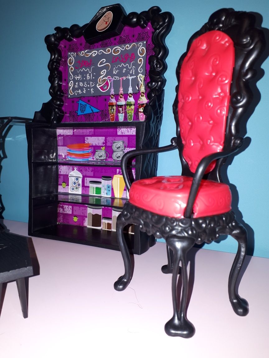 Kawiarnia Monster High meble sofa bar fotel lampa stolik