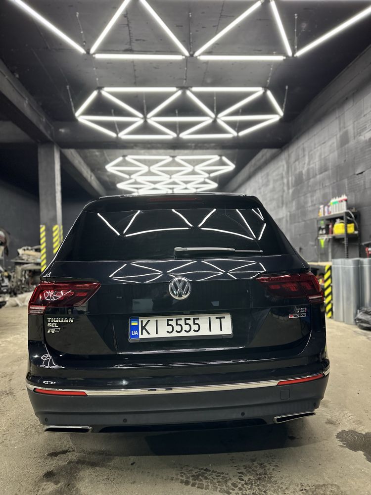 Volkswagen Tiguan 2 покоління 2018 рік.