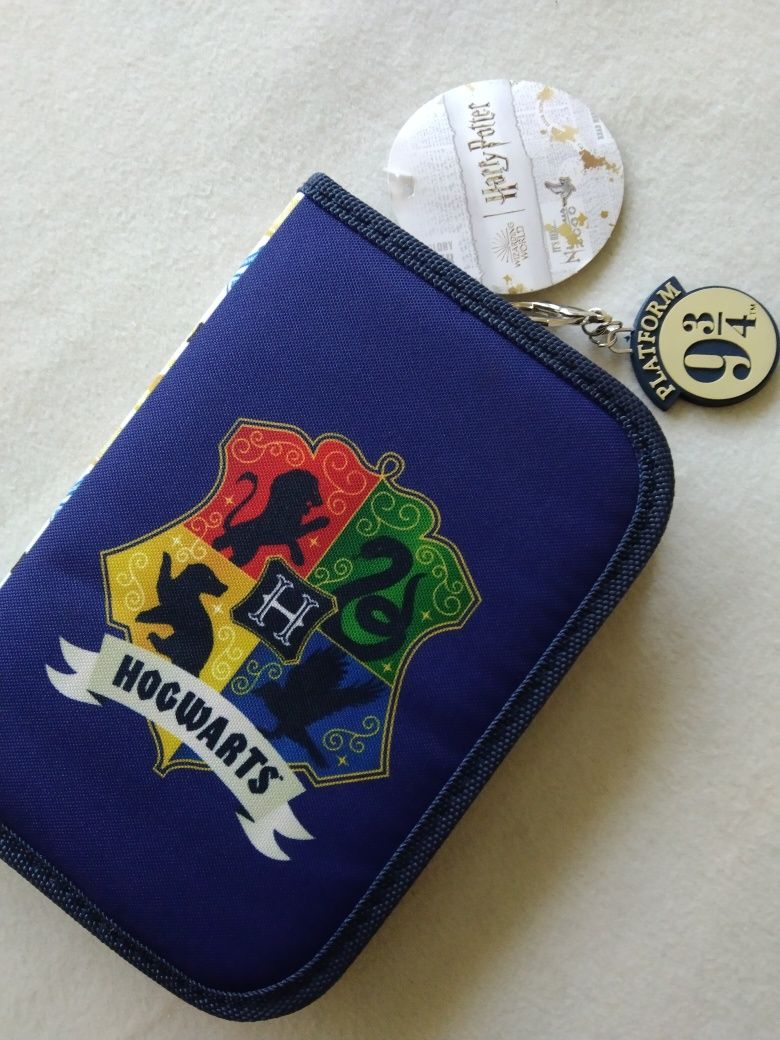 Piórnik Harry Potter Hogwart pisaki kredki długopis ołówek linijka zes
