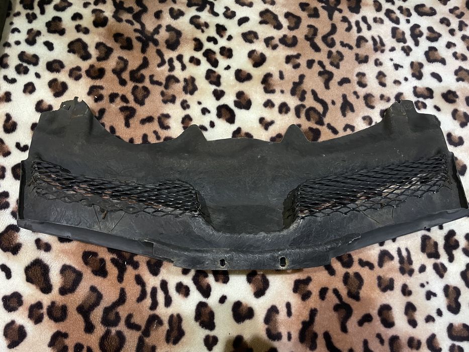 Решетка радиатора Honda Civic 5d