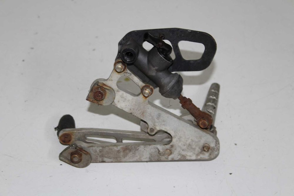 PEUGEOT XR6 set peg mocowanie podnóżek pompa tył
