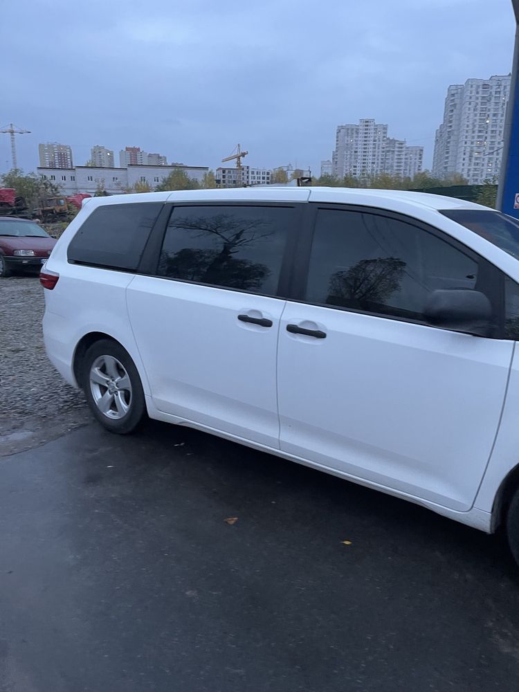 Toyota Sienna дуже комфортне авто. Технически в полном порядке.