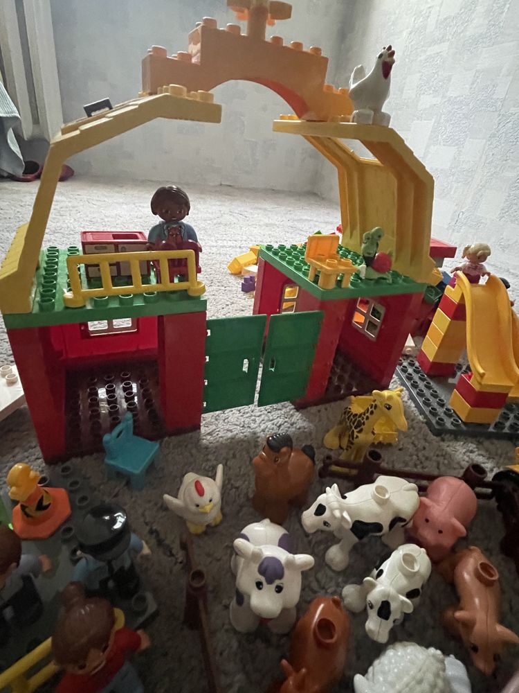 Lego ферма,джунглі,пожежна станція,кухня,дитяча площадка плюс деталі