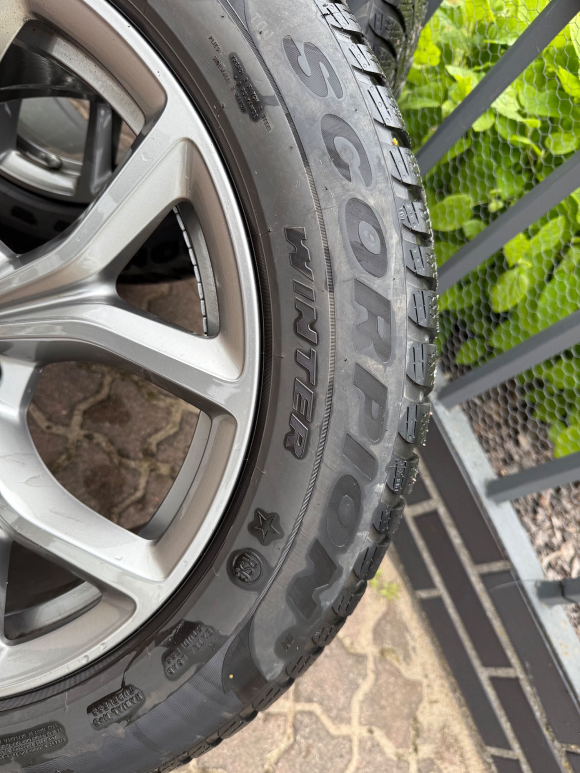 Koła zimowe BMW X5 G05 X6 G06 V SPOKE  BMW OEM runflat