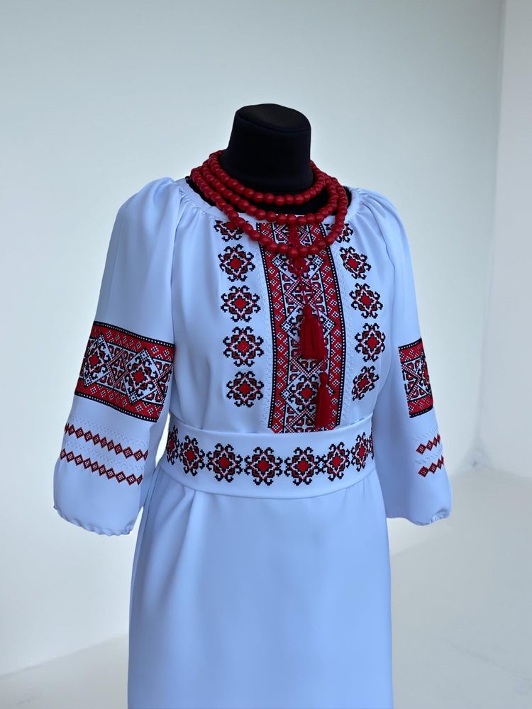 Жіноча вишита сукня «Традиція» класика