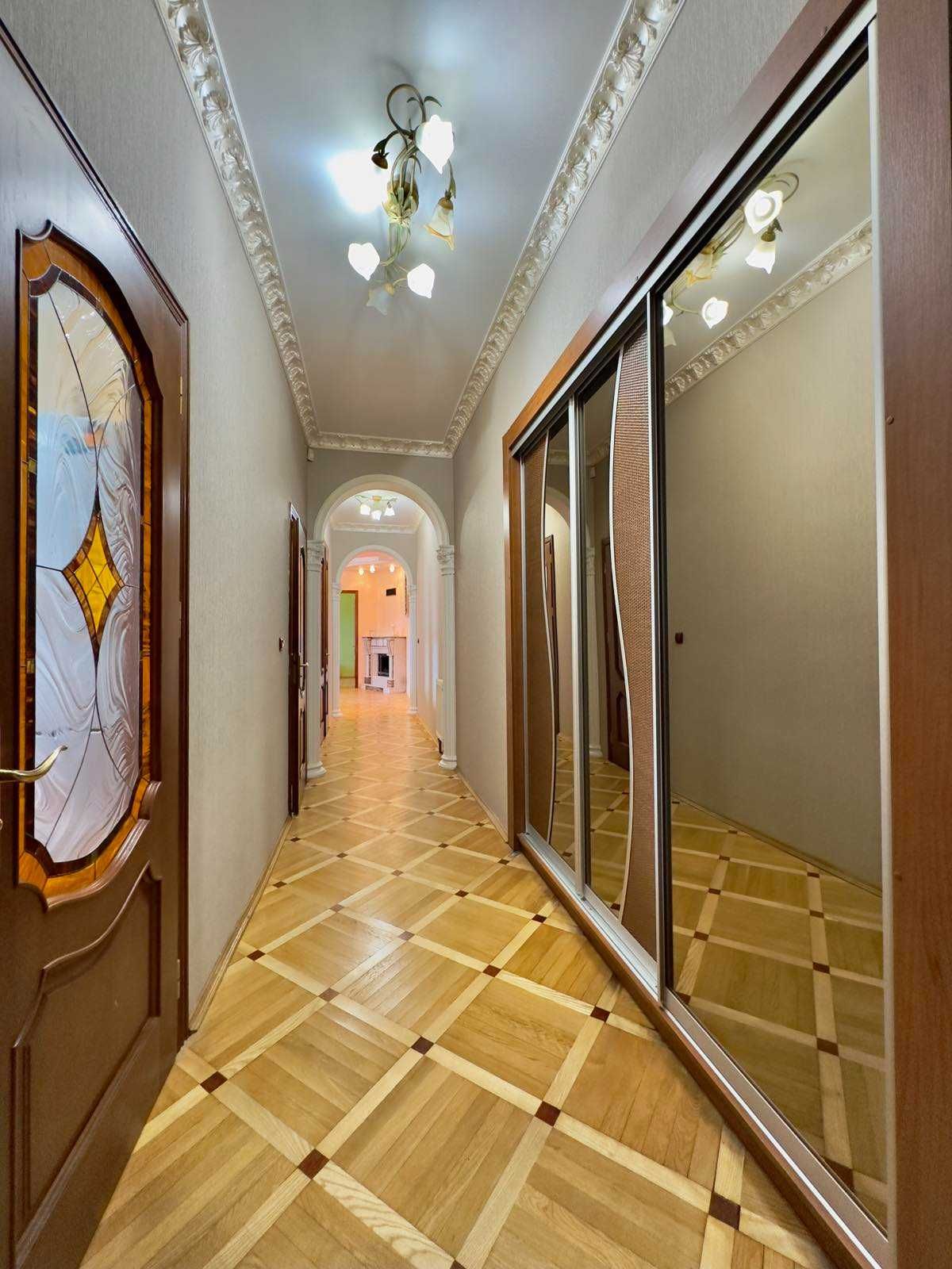 Продаж 3 кім квартири по вул.Мечникова(парковка, підвал)