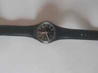 Relógio Swatch Genuine Leather preto
