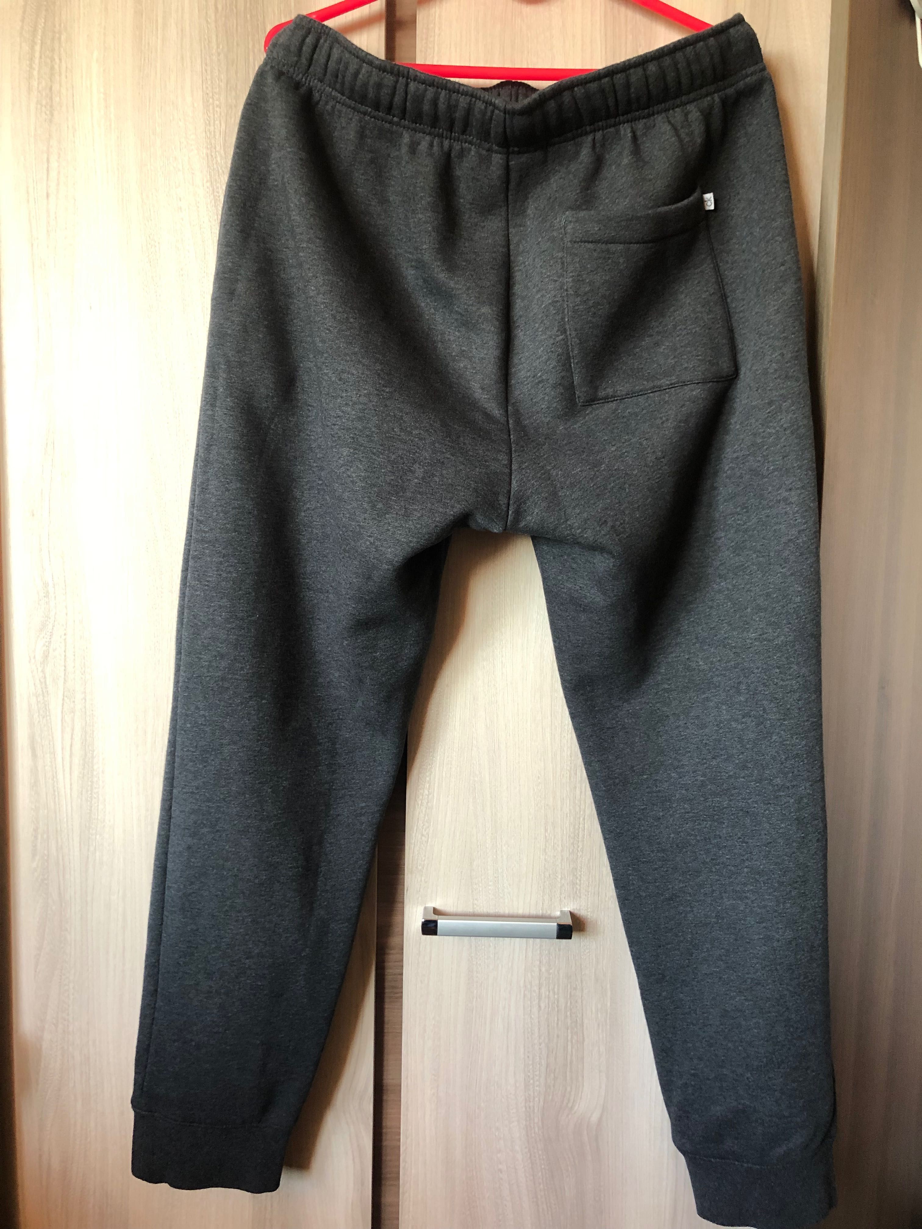 Komplet dresowy męski (bluza i spodnie) Calvin Klein (rozm. L)