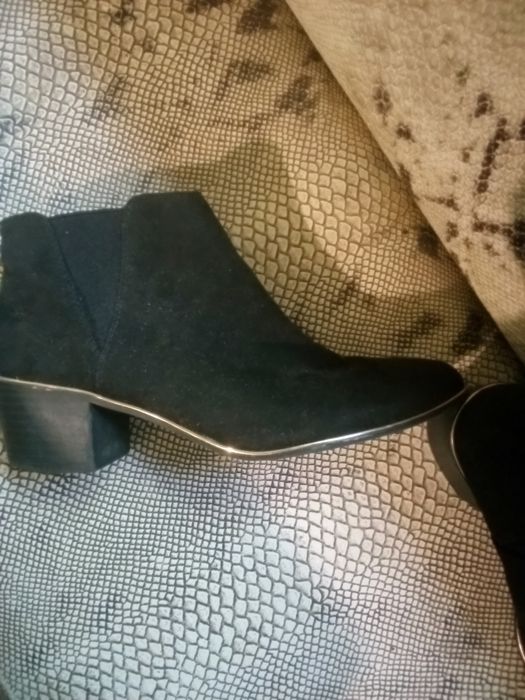 Продам жіночі чобітки