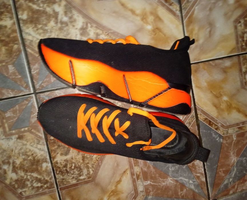 кросівки жіночі легкі