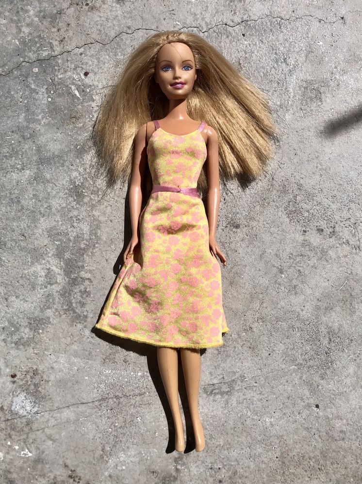 Lalka Barbie blond sukienka