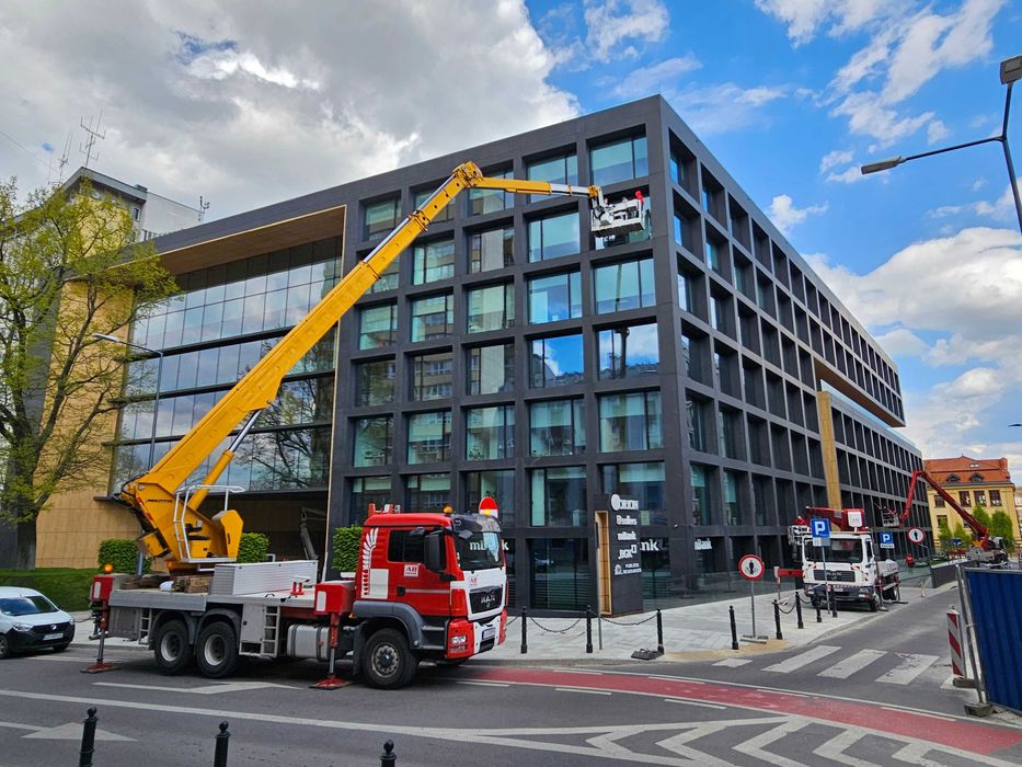 Mycie elewacji szklanych, okien, montaże reklam. Lublin!