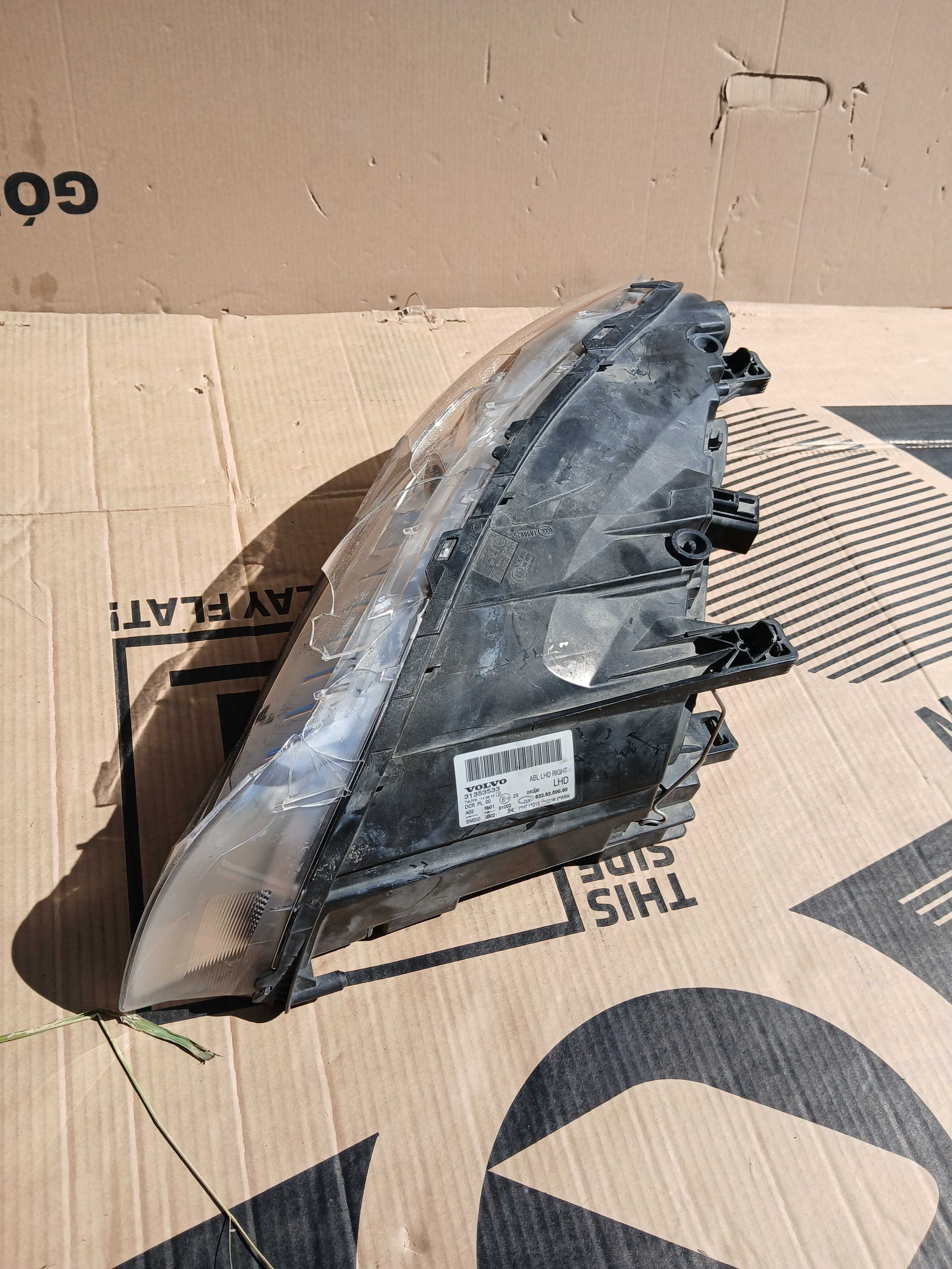 Volvo S80 II V70 III XC70 II przednia lampa prawa prawy przód