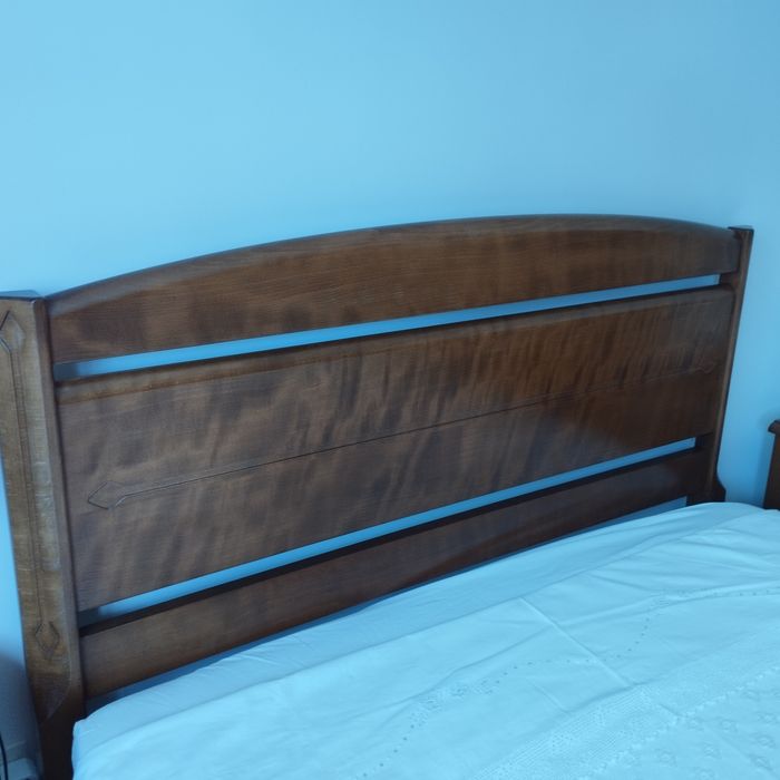 Cama de casal em cerejeira