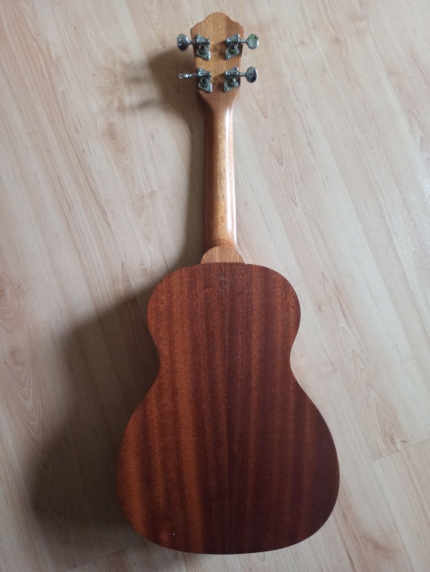 Ukulele Ibanez UKS10