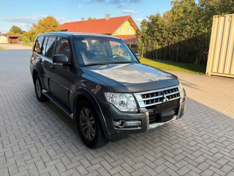 Mitsubishi Pajero      2017