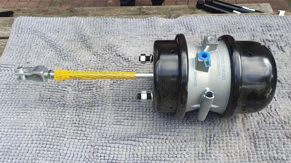 Cylinder hamulcowy z podwójną membraną