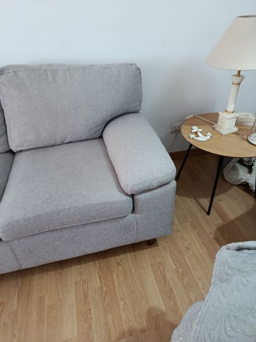 Sofá 3 lugares cinza claro