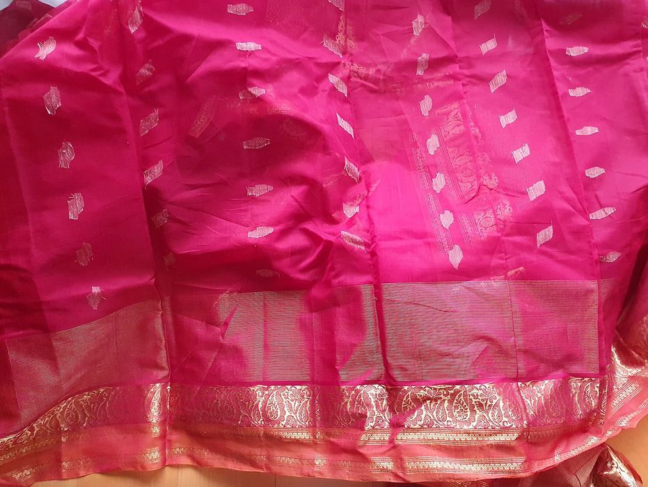 Sari /saree de seda grená/ cerise bordado - novo