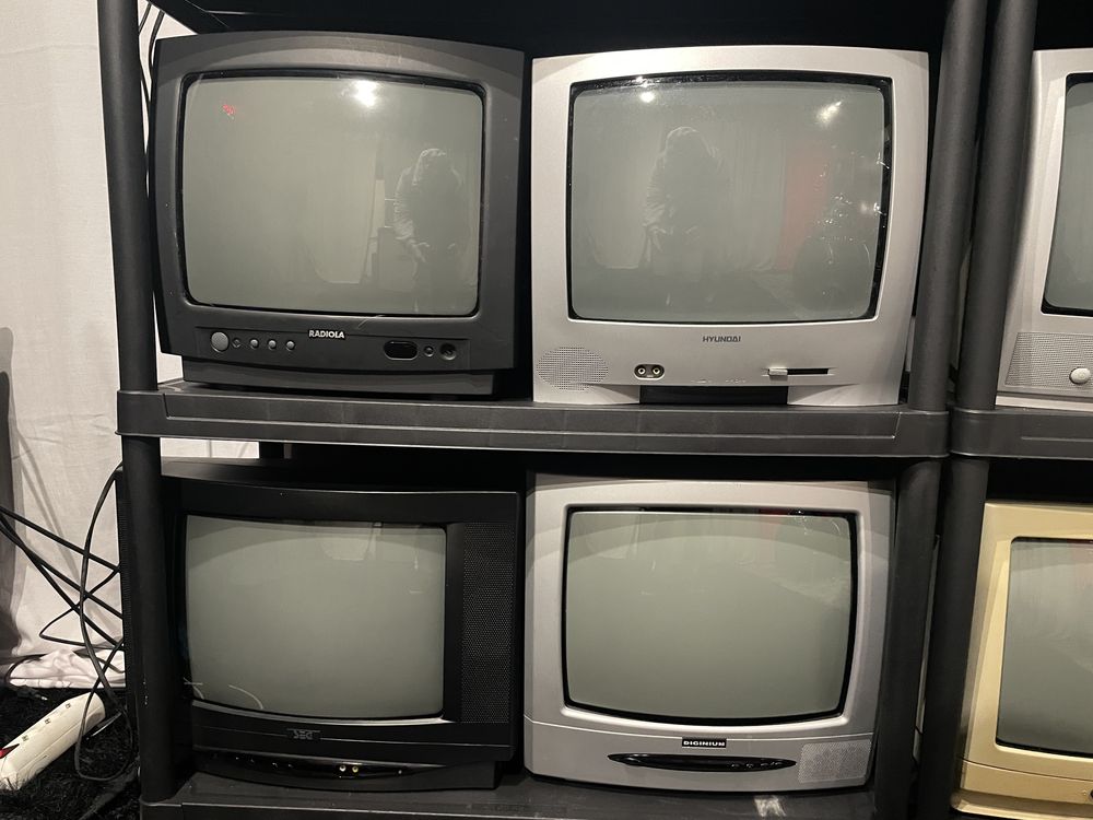 27 televisões TVs CRTs