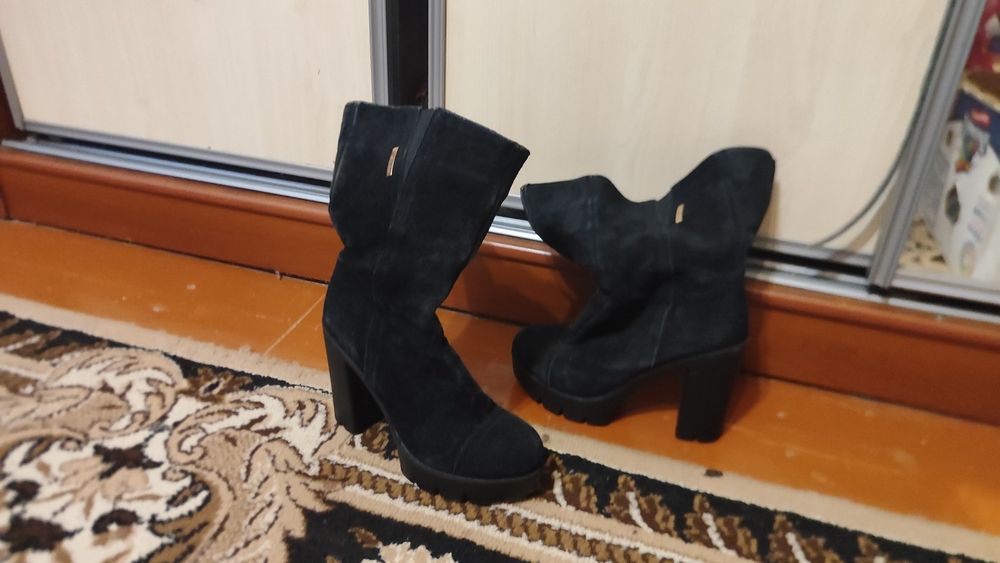 Різне взуття терміниво