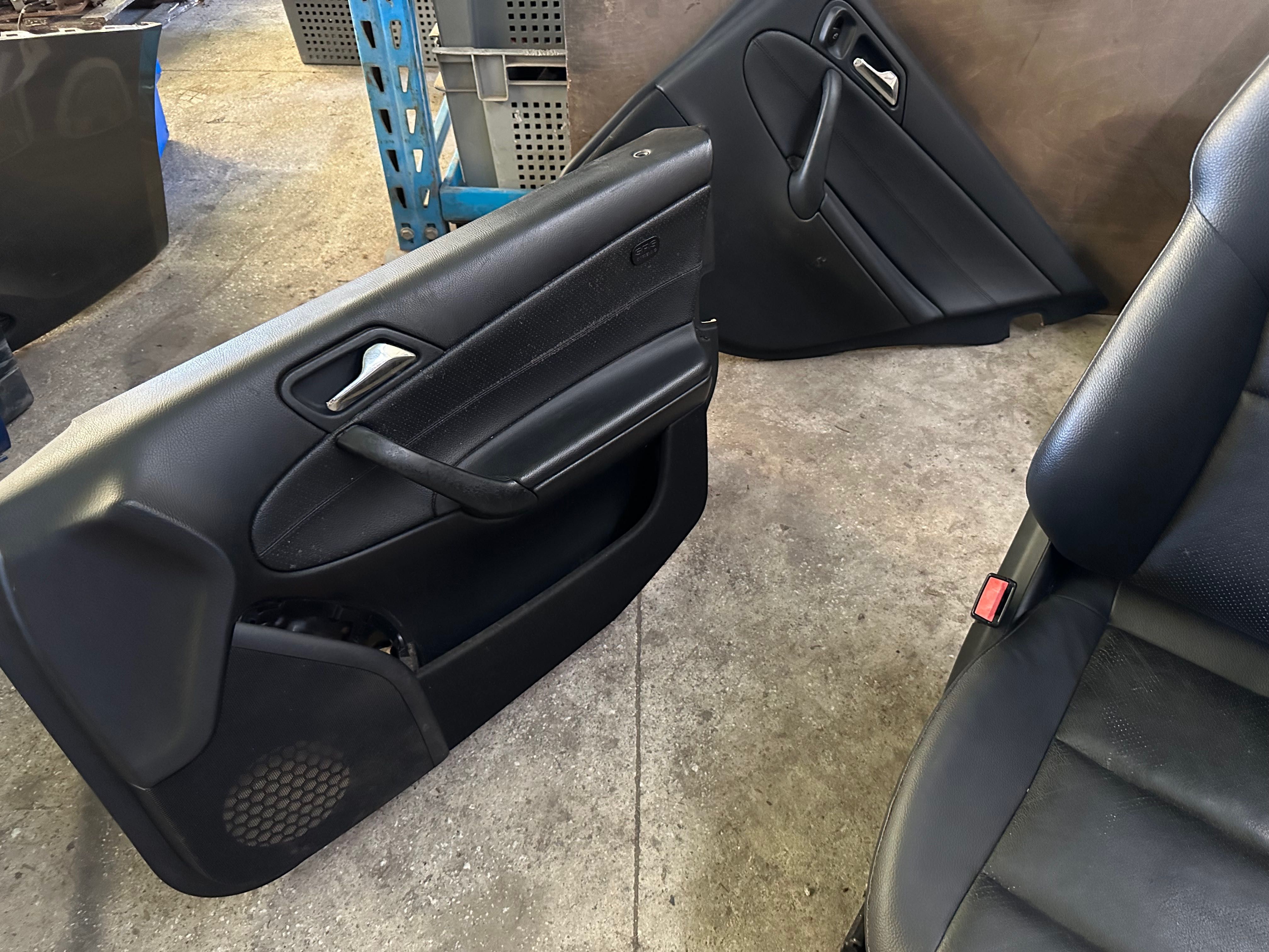 Conjunto de Bancos em Pele Mercedes W203 C200 C220 C270 CDI