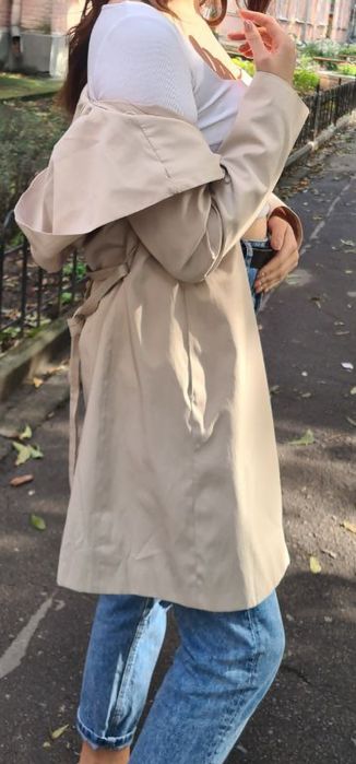 Бежевий тренч з капюшоном-воротом