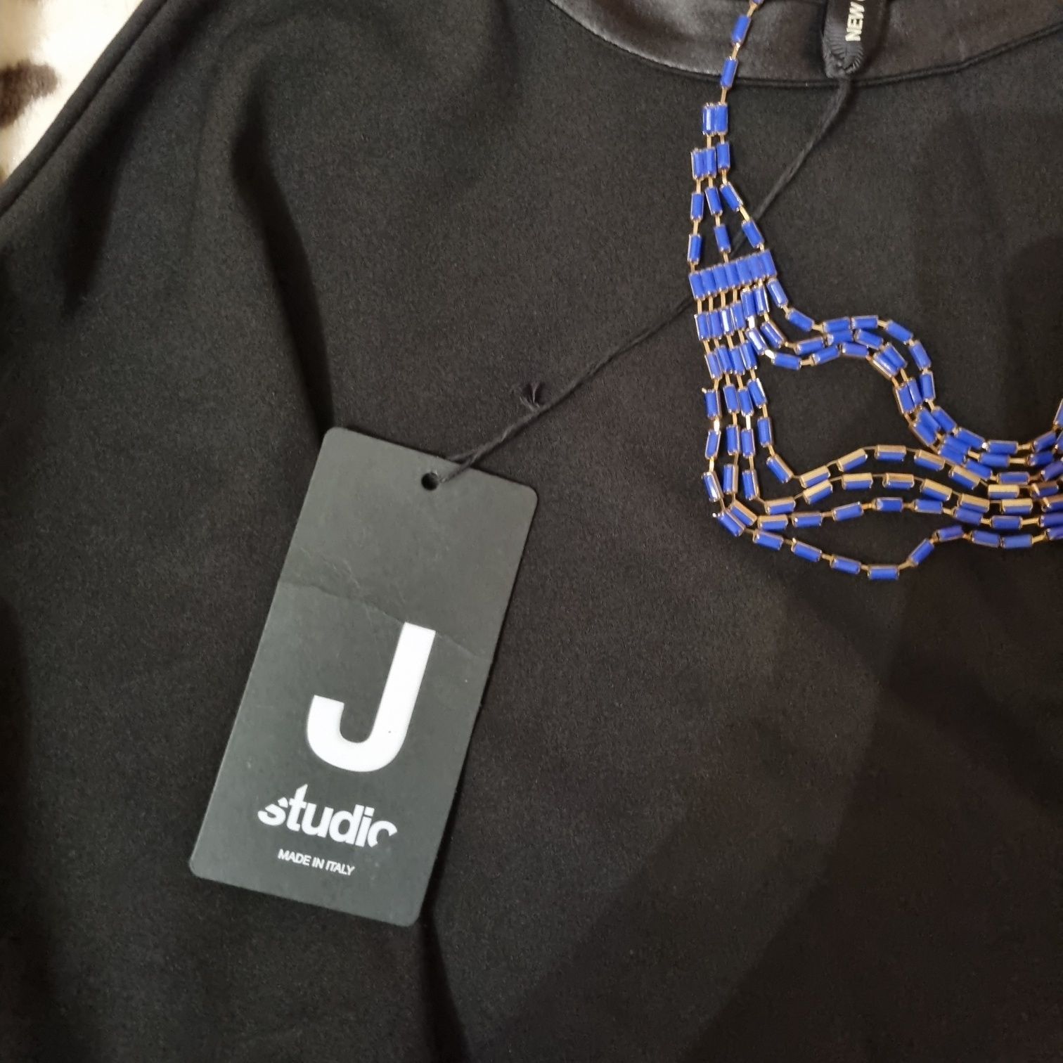 Elegancka włoska sukienka + naszyjnik gratis.