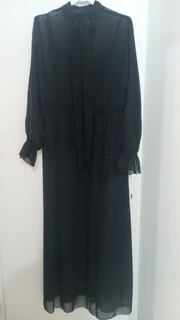 Vestido manga comprida preto brilhante, portes incluídos