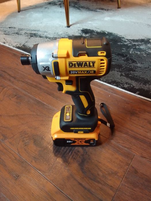 Zakrętarka DeWalt DCF887.