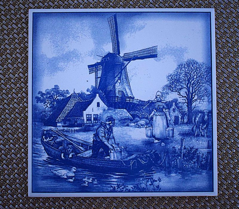 Płytka ceramiczna w stylu Delft Blue , Opoczno.