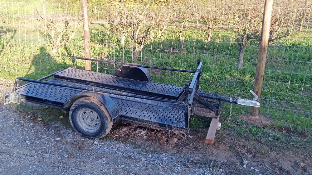 Reboque para moto quatro