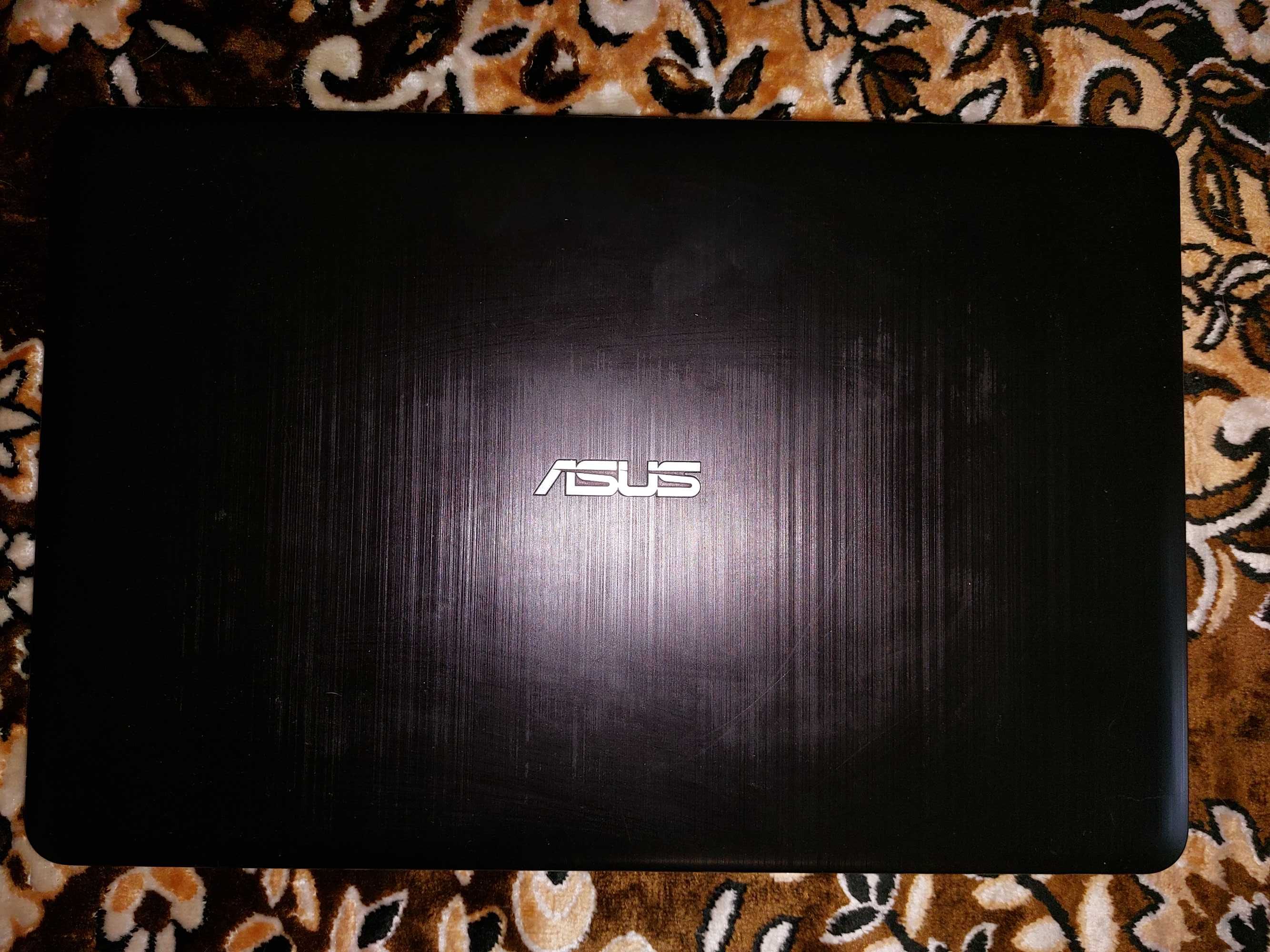 Продам ноутбук" ASUS" в  отл сост.