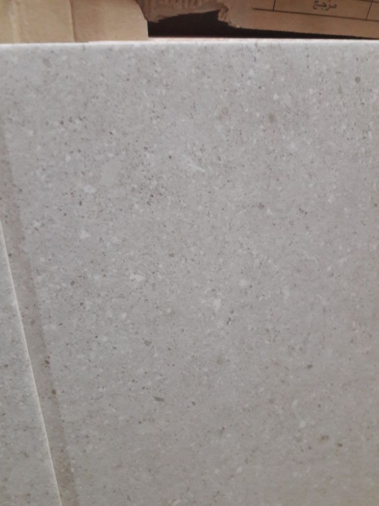 Azulejos de parede cinza