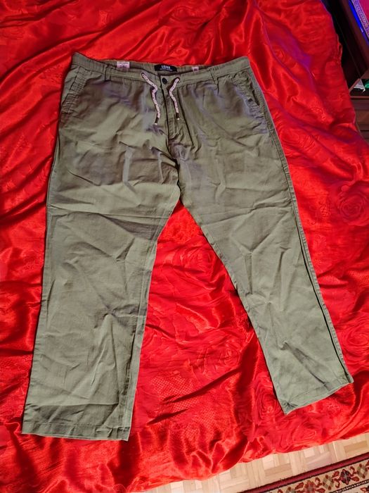 Spodnie S.Oliver materiałowe.