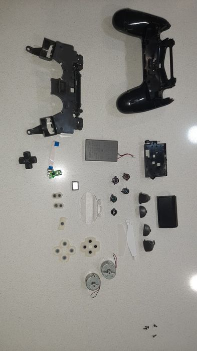 Comando PlayStation 4, peças