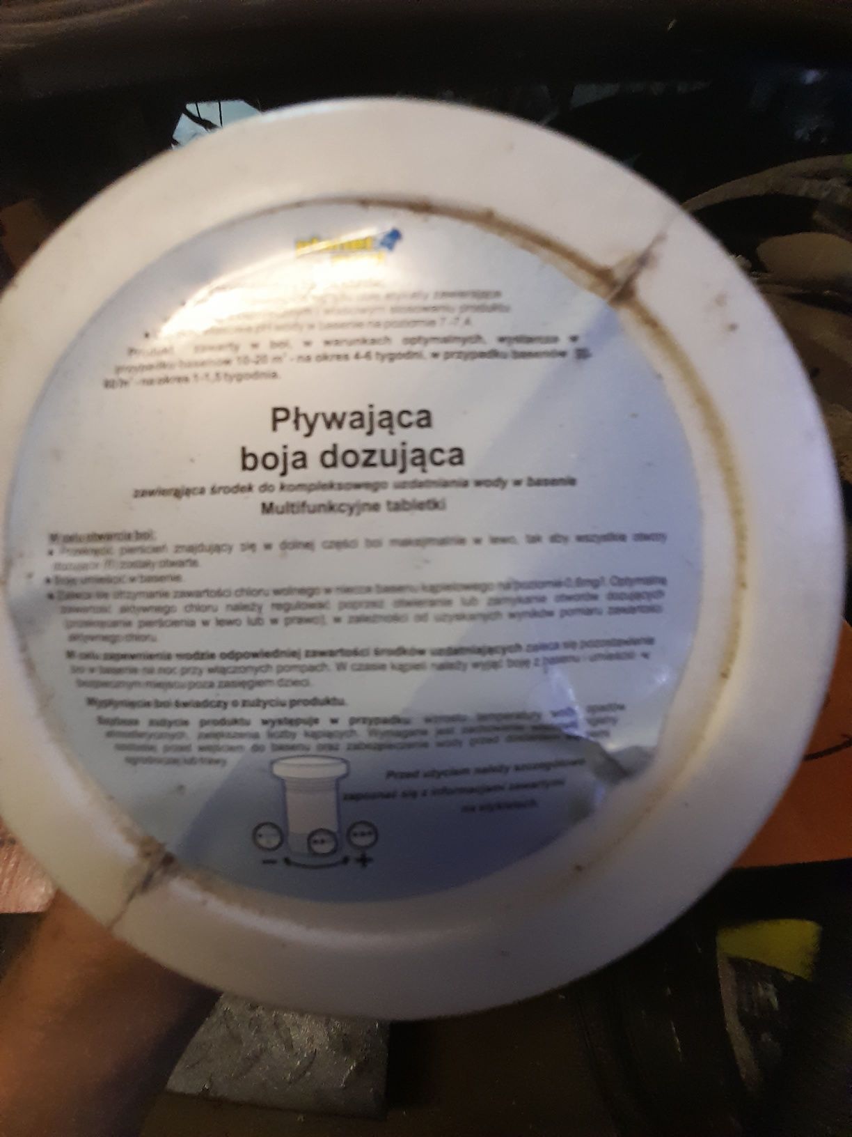 Pływająca boja dozująca do basenu