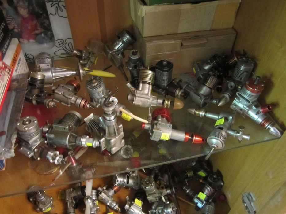 продам авиамодели, авиамодельные микродвигатели ,пропеллеры .