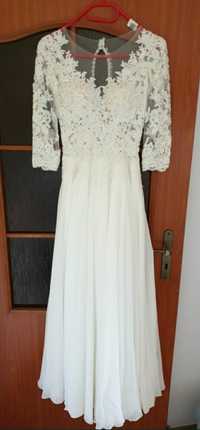 Suknia ślubna biała plus krótki welon