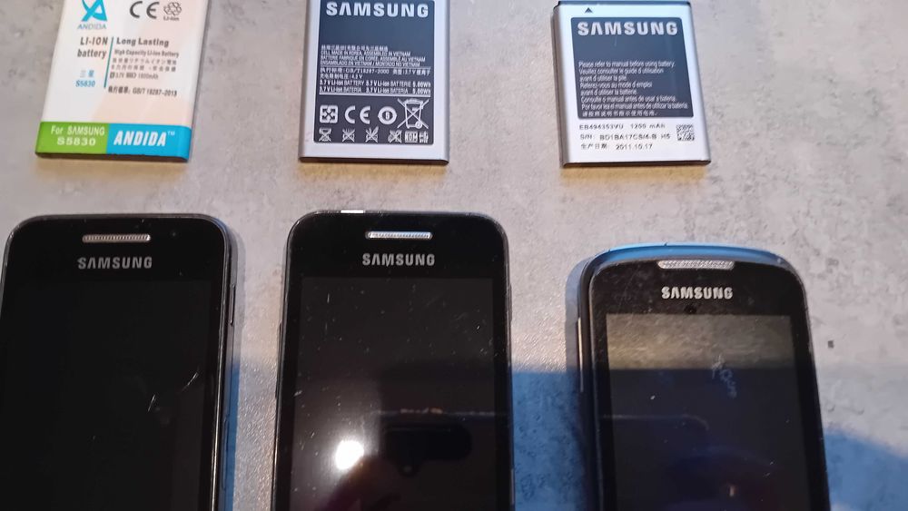 Telefon Samsung GT S5830  i GT S5570 / 3 sztuki