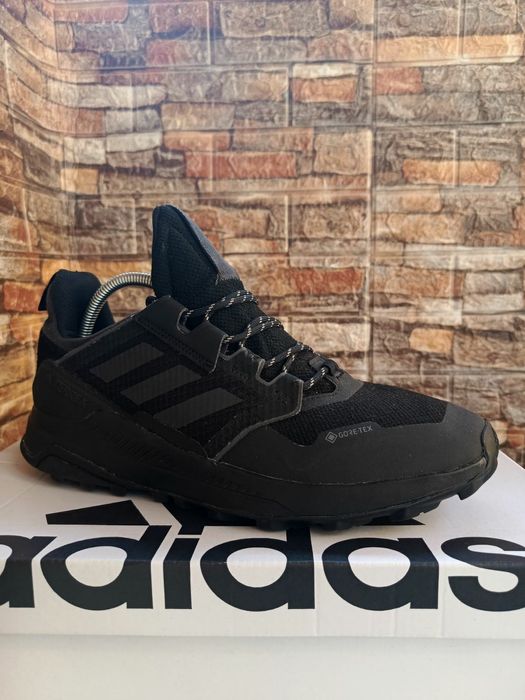 кросівки adidas  gore-tex