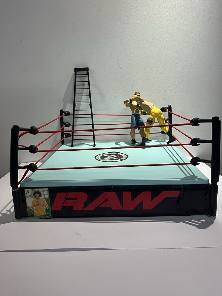 Coleção WWE - Ringue, Figuras de Ação e Cinturão Hardcore + Acessórios