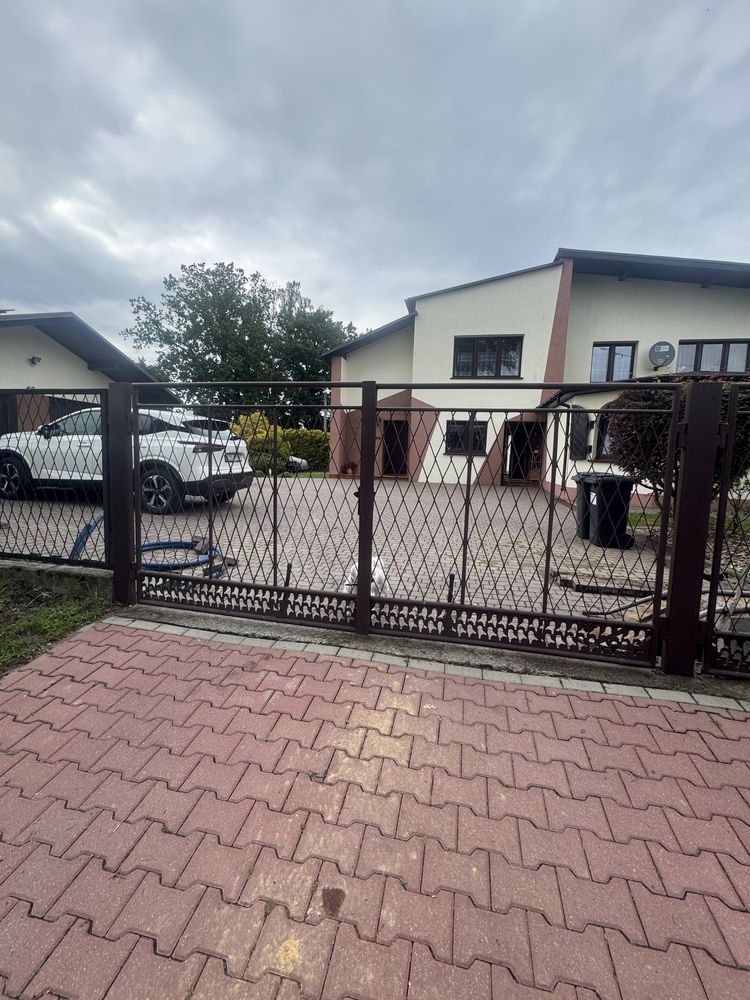 Sprzedam bramę dwuskrzydłową z bramką
