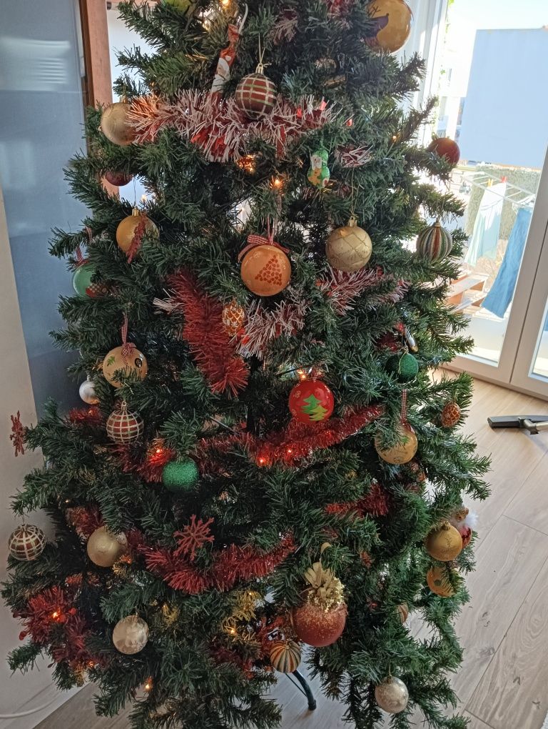 Árvore de Natal artificial - 2 metros de altura