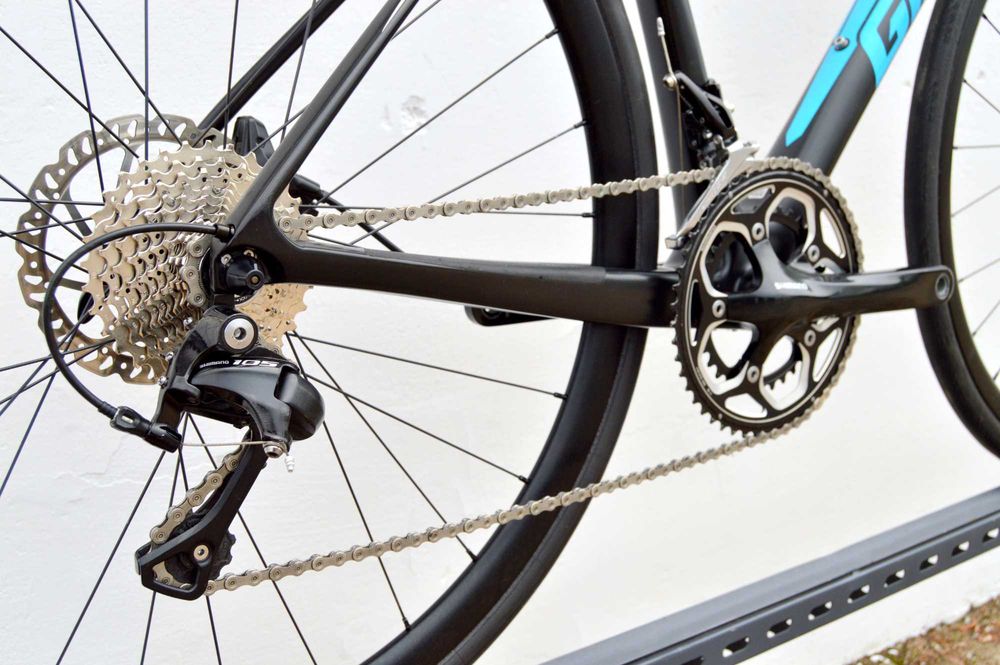 Komfortowa szosa GIANT DEFY ADVANCED 2 DISC M carbon 105 hydraulika 54